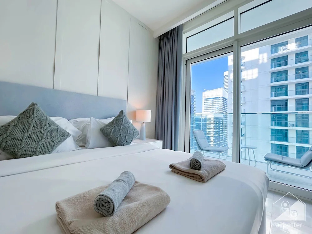 Дубай: Luxurious Beach front Apt with balcony Dubai Marina
