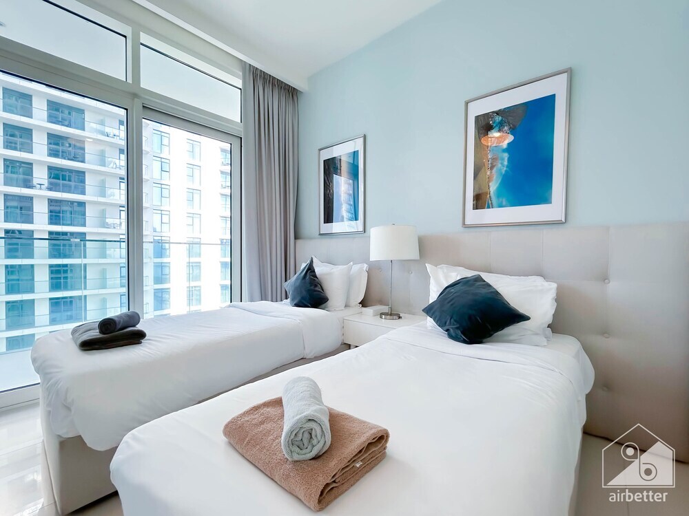 Дубай: Luxurious Beach front Apt with balcony Dubai Marina