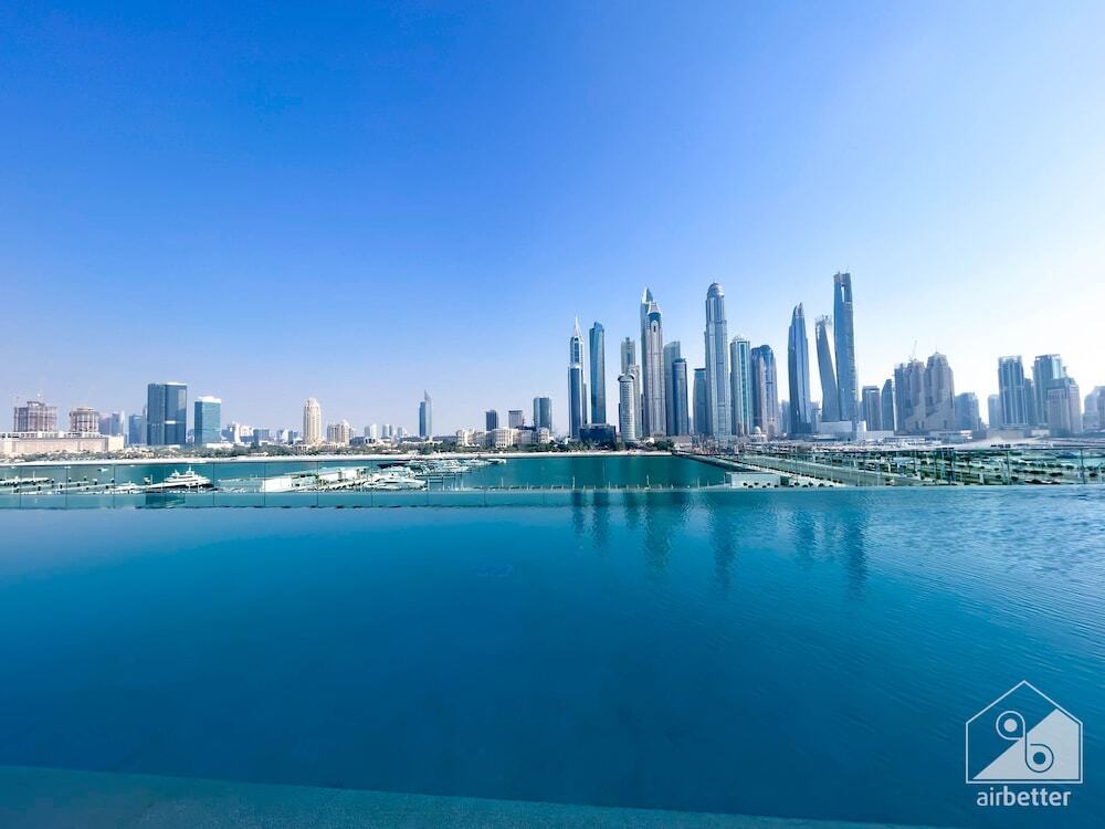 Дубай: Luxurious Beach front Apt with balcony Dubai Marina