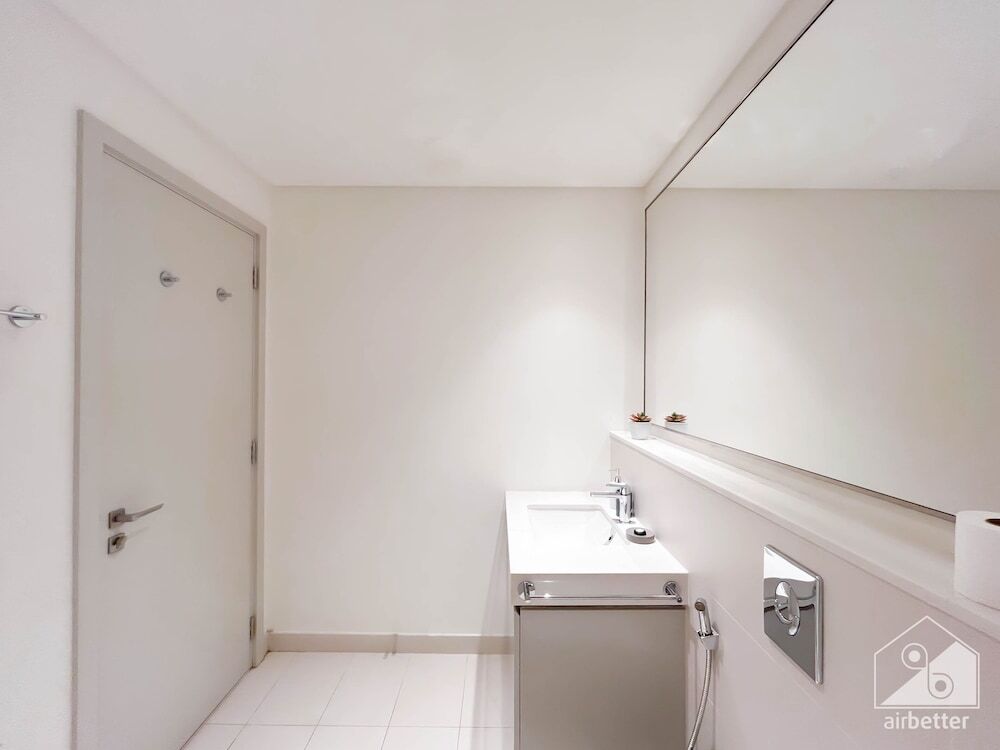 Дубай: Luxurious Beach front Apt with balcony Dubai Marina