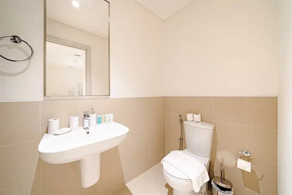 Дубай: Luxurious Beach front Apt with balcony Dubai Marina