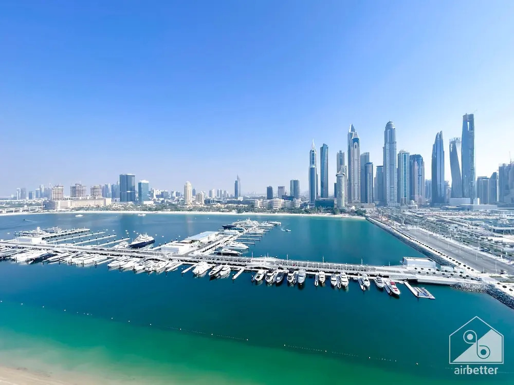 Дубай: Luxurious Beach front Apt with balcony Dubai Marina