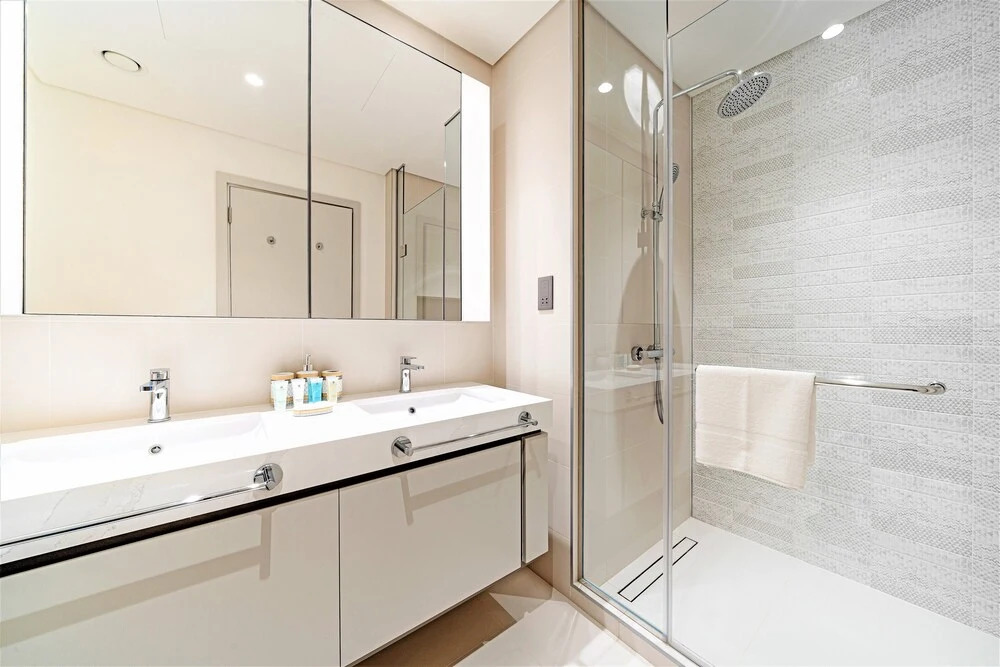 Дубай: Luxurious Beach front Apt with balcony Dubai Marina