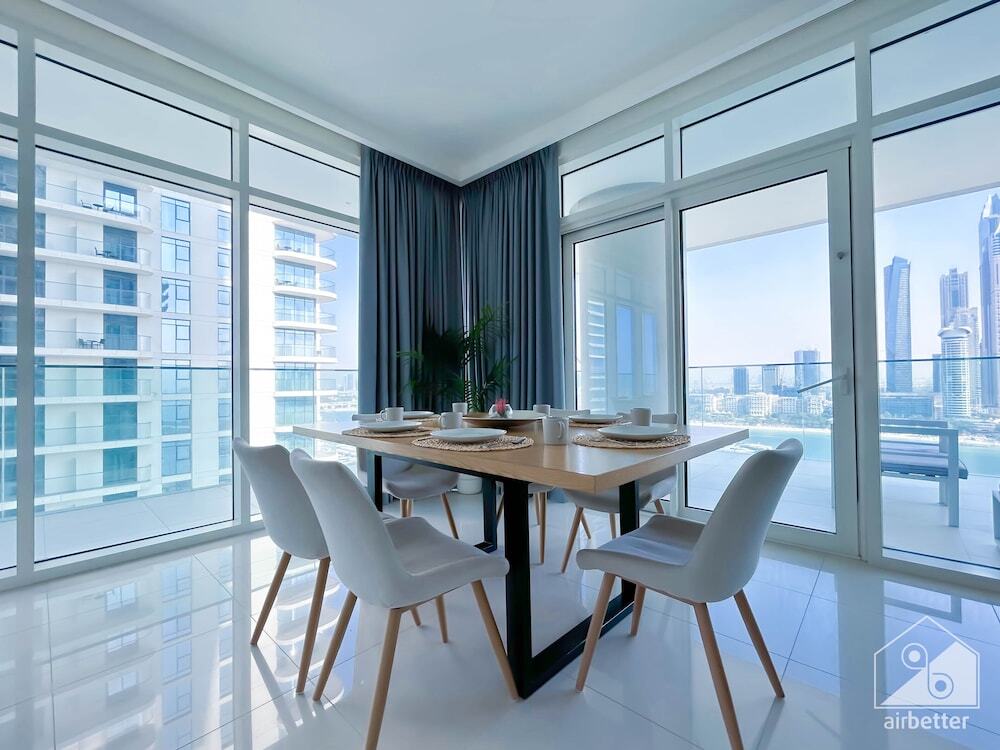 Дубай: Luxurious Beach front Apt with balcony Dubai Marina