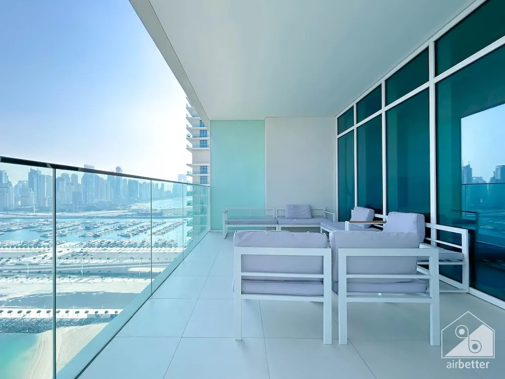 Дубай: Luxurious Beach front Apt with balcony Dubai Marina