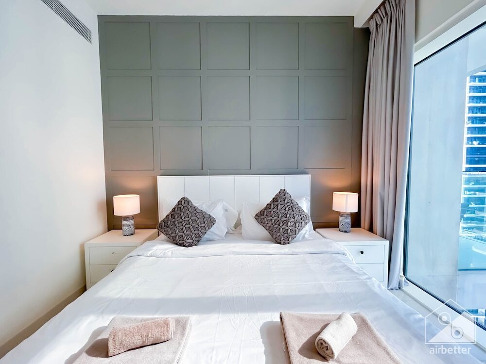 Дубай: Luxurious Beach front Apt with balcony Dubai Marina