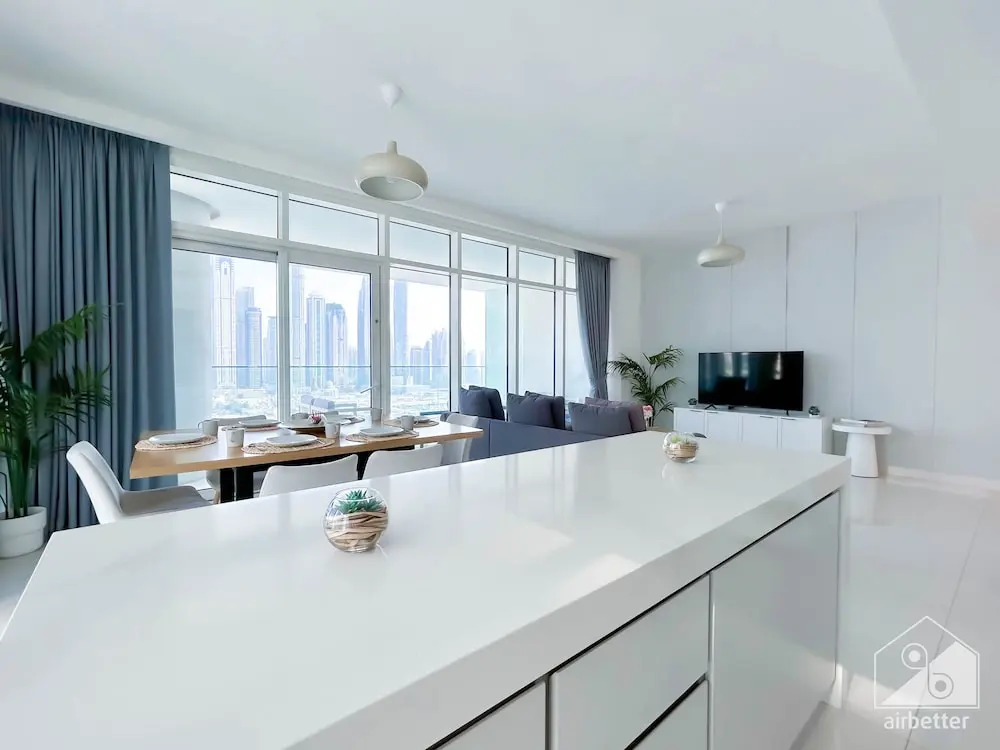 Дубай: Luxurious Beach front Apt with balcony Dubai Marina