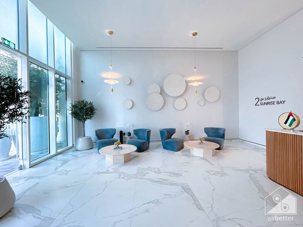 Дубай: Luxurious Beach front Apt with balcony Dubai Marina