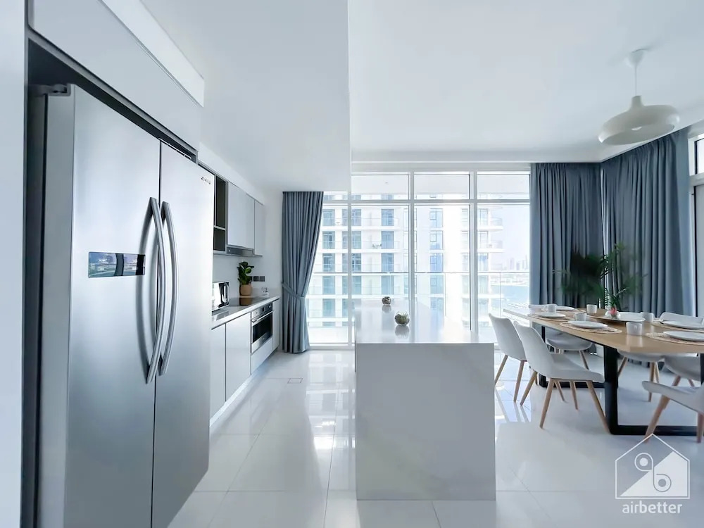 Дубай: Luxurious Beach front Apt with balcony Dubai Marina