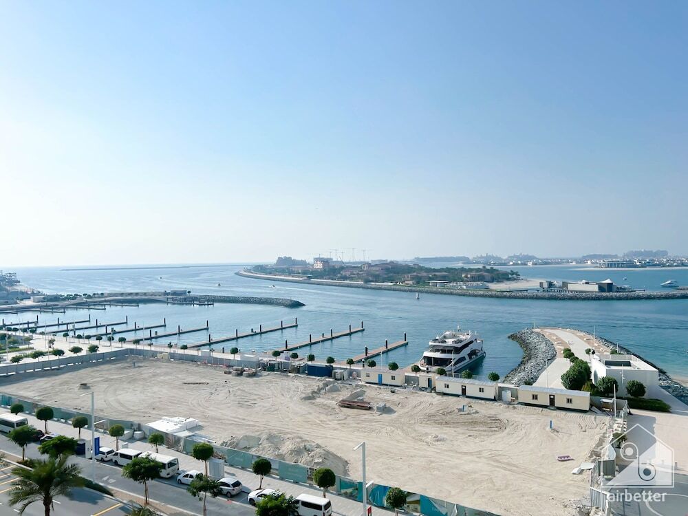Дубай: Luxurious Beach front Apt with balcony Dubai Marina