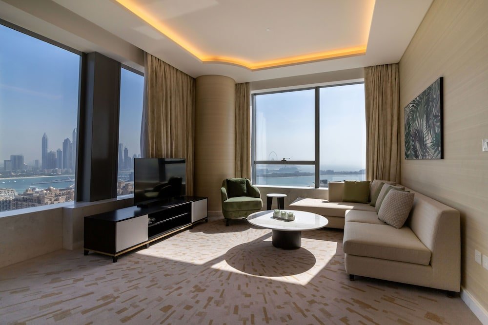 Дубай: Luxury Apartment With Spectacular View of the Palm
