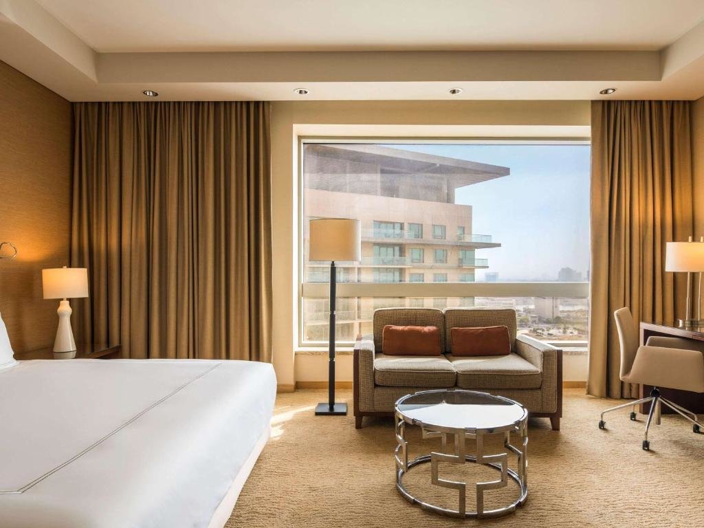 Дубай: Отель Swissotel Al Ghurair 