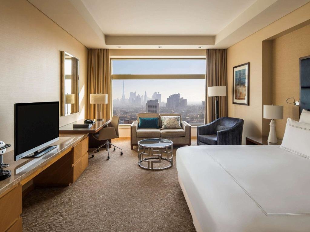 Дубай: Отель Swissotel Al Ghurair 