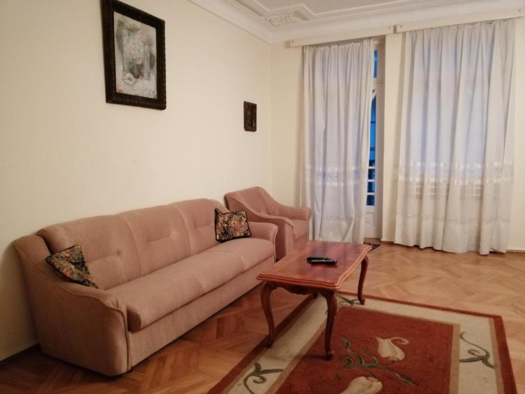 Батуми: Apartment on Rustaveli 41