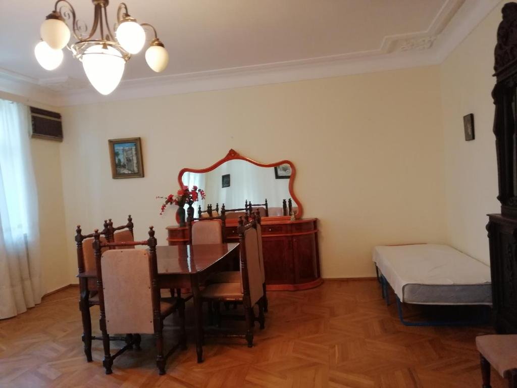 Батуми: Apartment on Rustaveli 41