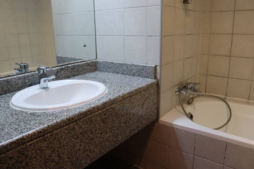 Дубай: Stunning Studio With Close Kitchen And Pool
