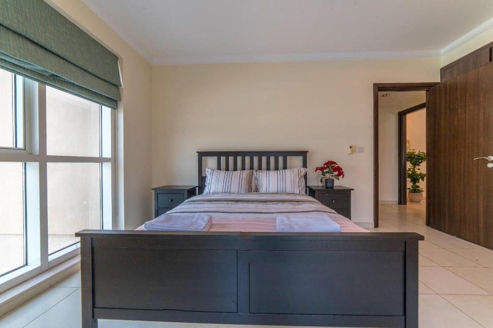 Дубай: Large 1 Bed Business Bay Canal