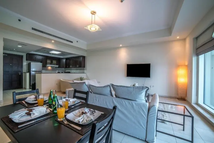 Дубай: Large 1 Bed Business Bay Canal