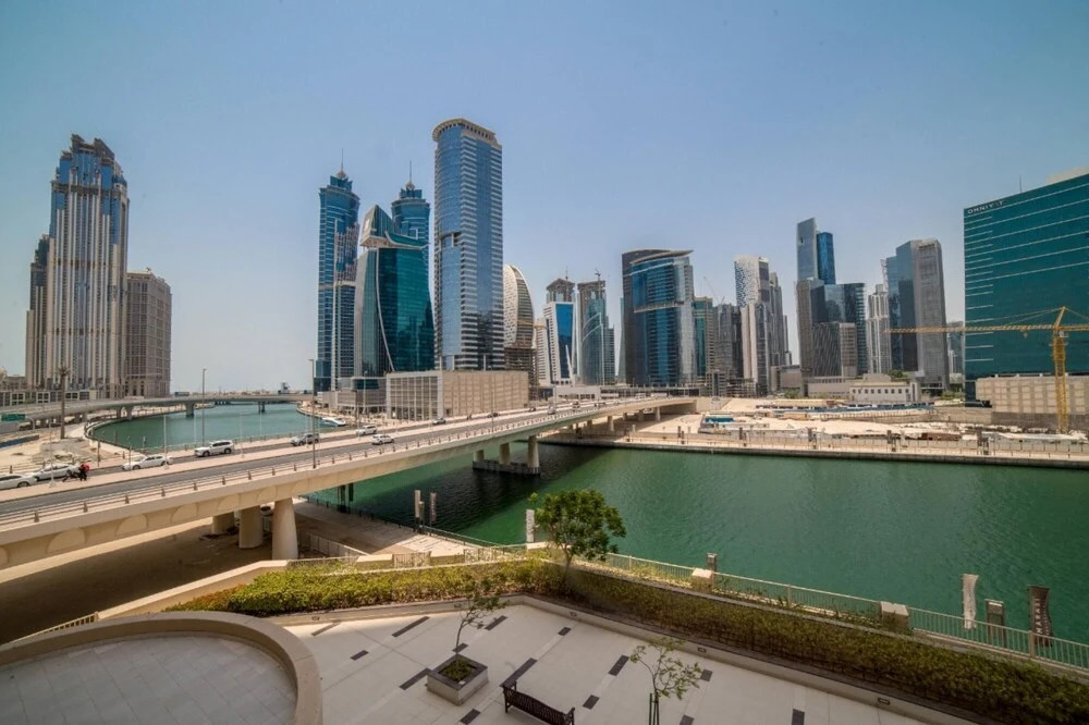 Дубай: Large 1 Bed Business Bay Canal