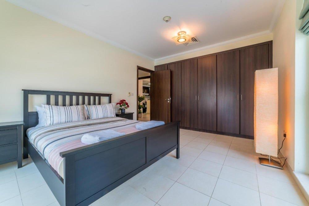 Дубай: Large 1 Bed Business Bay Canal