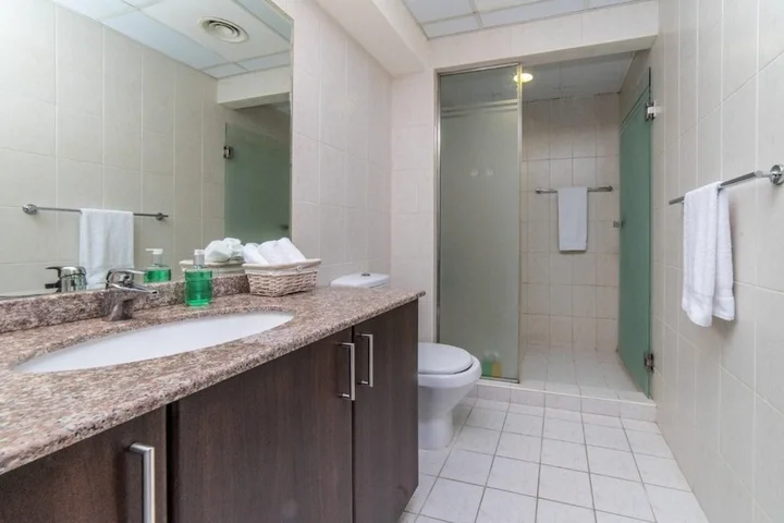 Дубай: Large 1 Bed Business Bay Canal