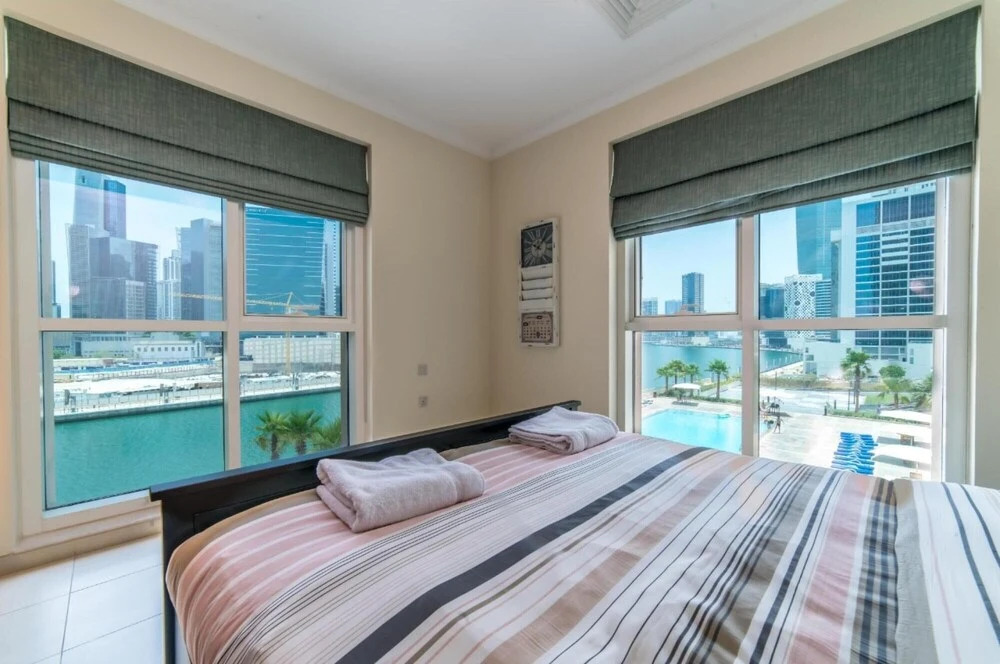 Дубай: Large 1 Bed Business Bay Canal