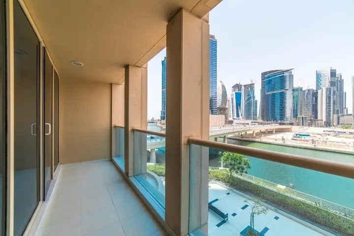Дубай: Large 1 Bed Business Bay Canal