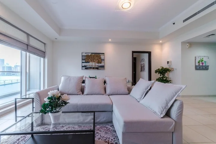 Дубай: Large 1 Bed Business Bay Canal