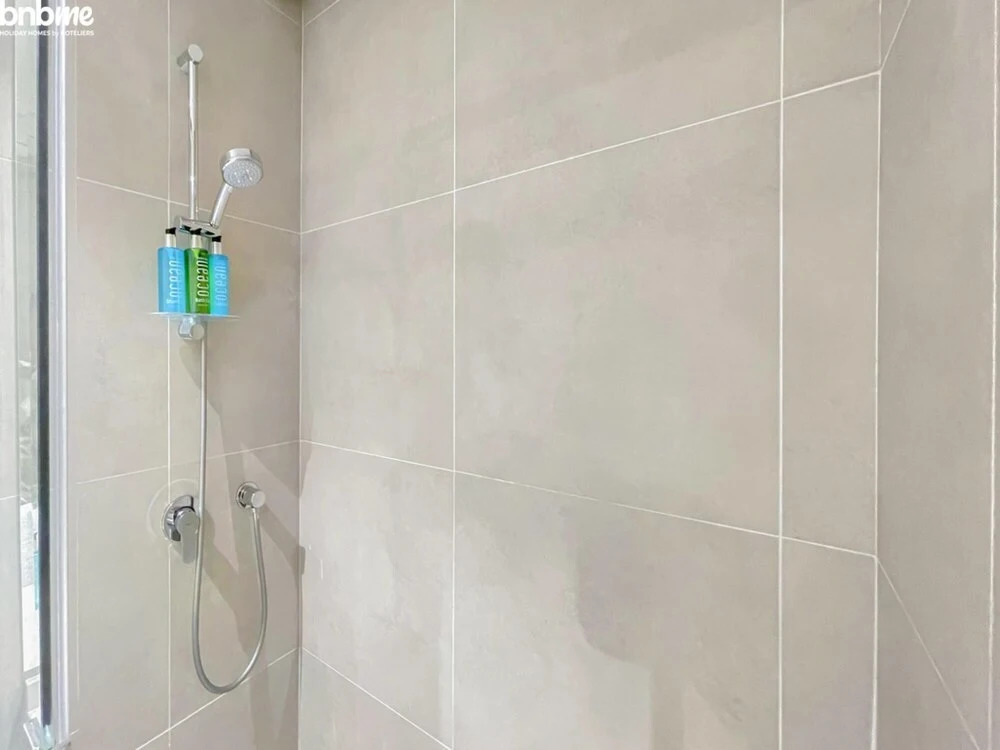 Дубай: Bnbmehomes Beautiful Lake View Studio Near Marina