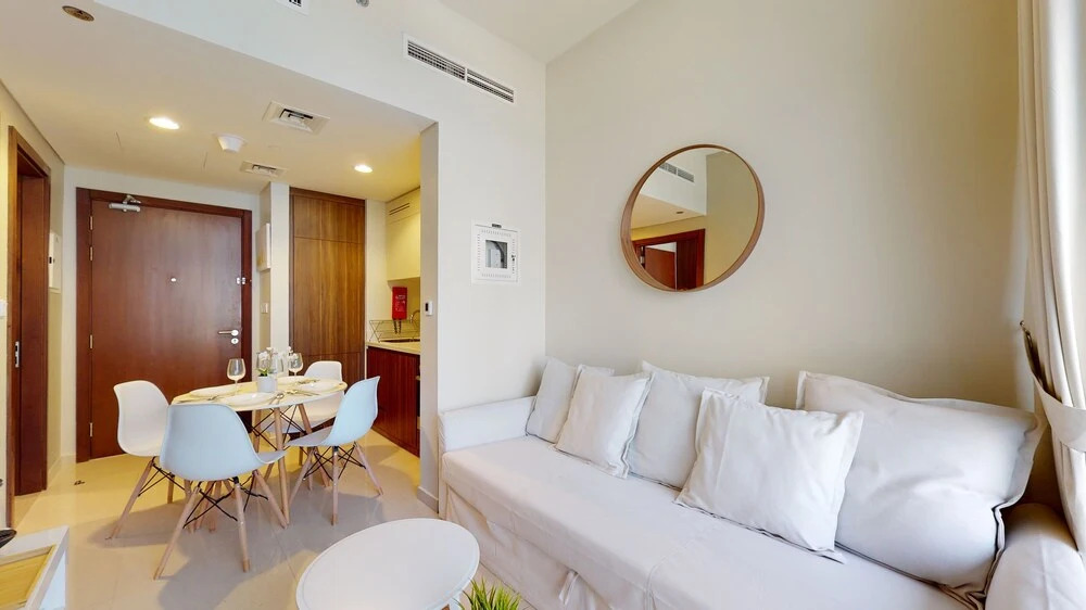 Дубай: WelHome - Cozy 1BR With Private Balcony Steps From the Canal