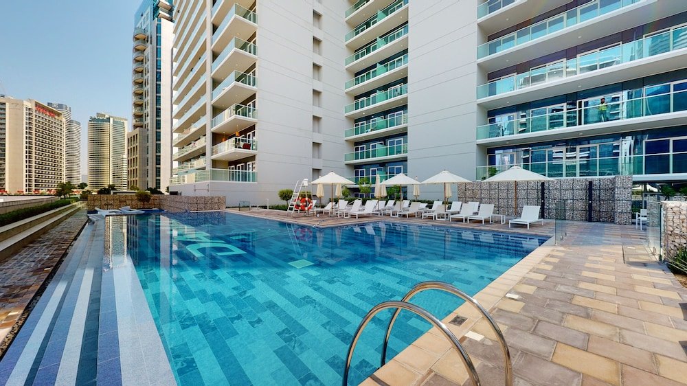 Дубай: WelHome - Cozy 1BR With Private Balcony Steps From the Canal
