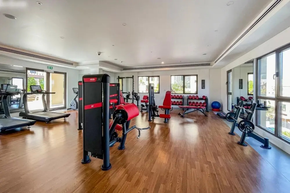 Дубай: Elegant Pool View 2BR Apartment