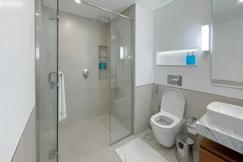 Дубай: Elegant Pool View 2BR Apartment