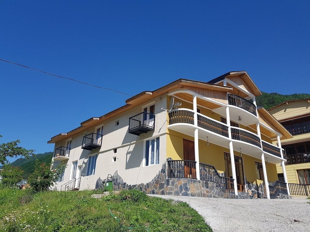 Местиа: Hilltop Mestia