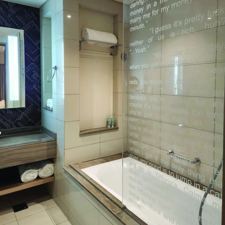 Дубай: Quill Residence One Bedroom Apartment Burj Khalifa View
