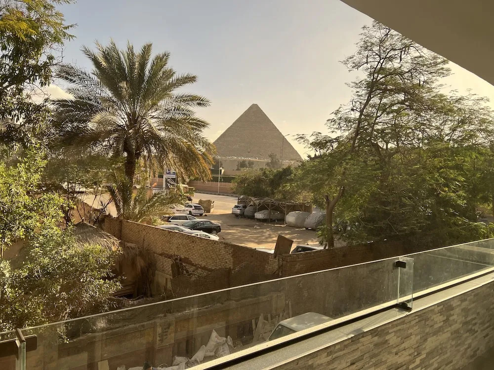 Гиза: A pyramids view