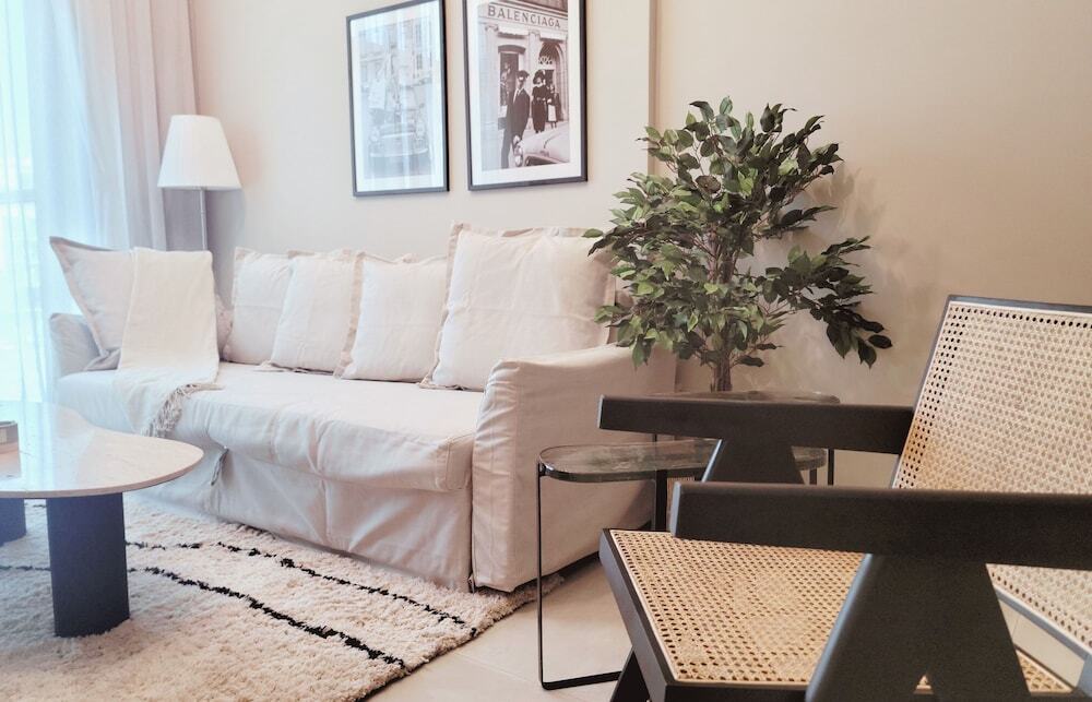 Дубай: Snug & Congenial 1BR with Canal View