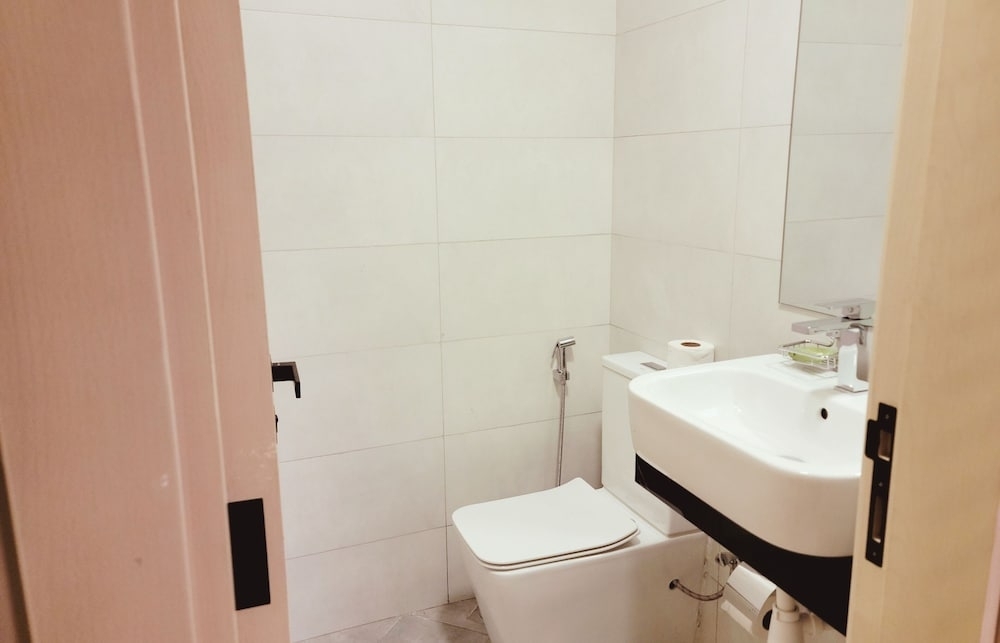 Дубай: Snug & Congenial 1BR with Canal View