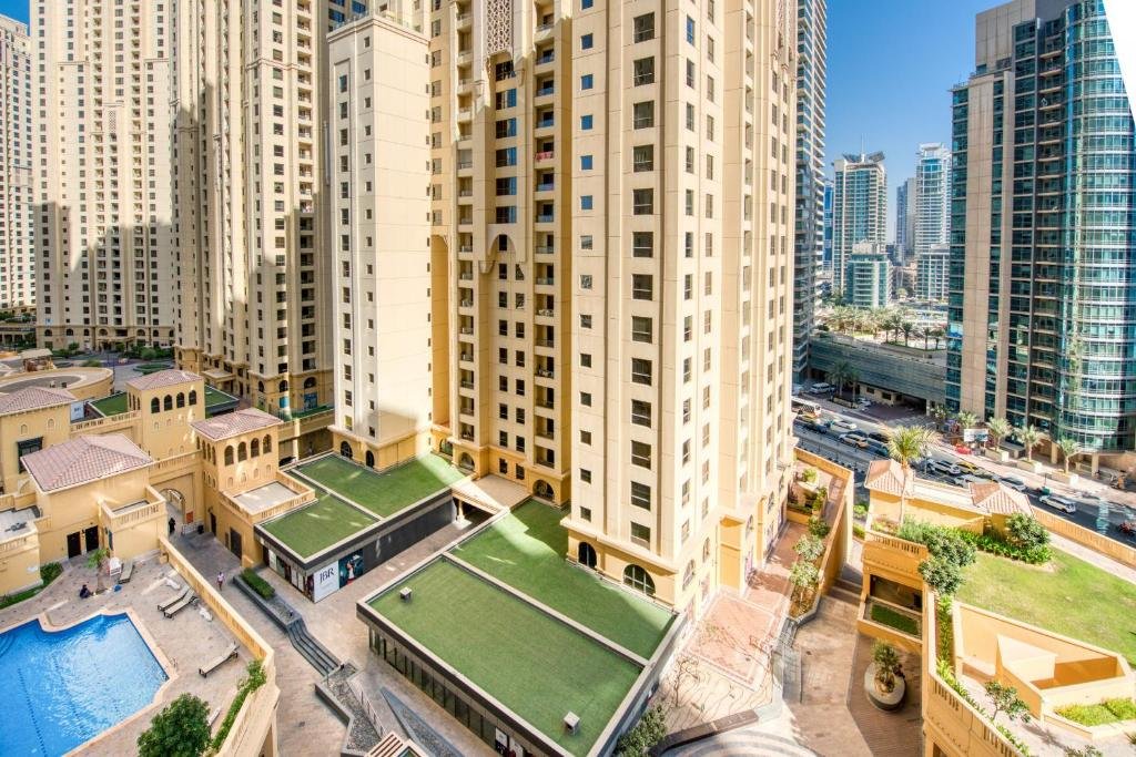 Дубай: Serene Apt w Large Patio Cls to Bluewaters JBR