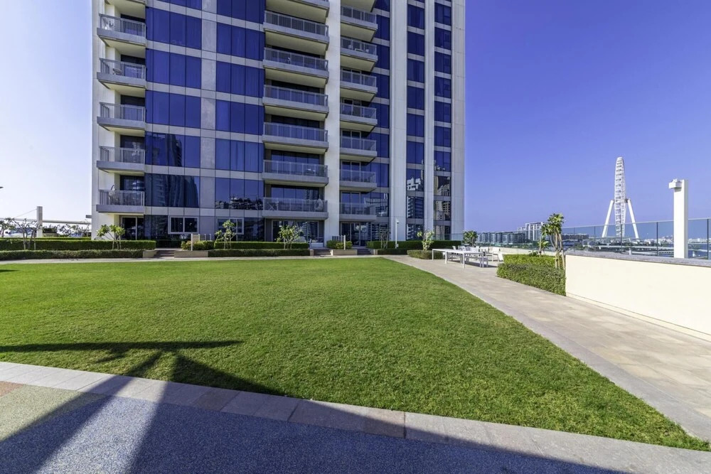 Дубай: Serene Apt w Large Patio Cls to Bluewaters JBR