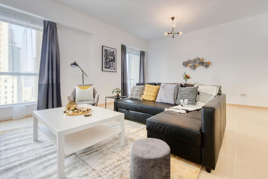 Дубай: Serene Apt w Large Patio Cls to Bluewaters JBR
