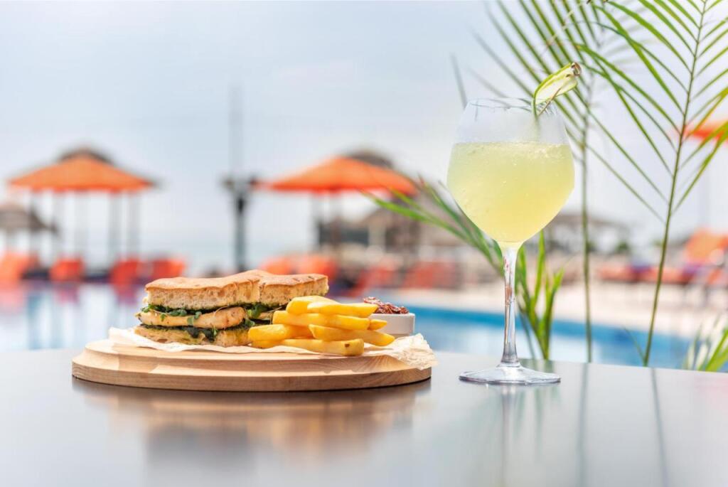 Абу-Даби: Al Maya Island & Resort