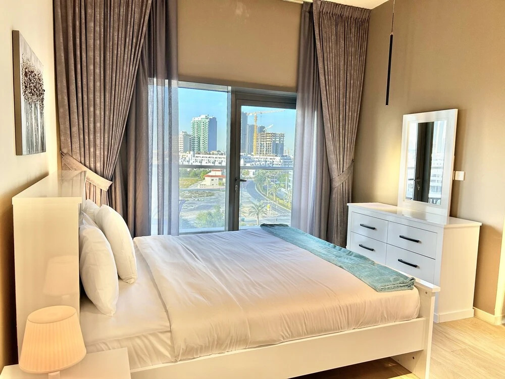 Дубай: Gorgeous 1bedroom With Balcony at Park View Dubai