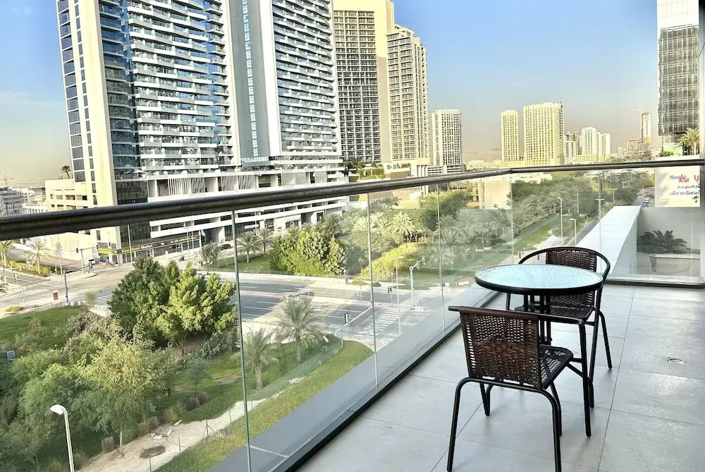 Дубай: Gorgeous 1bedroom With Balcony at Park View Dubai
