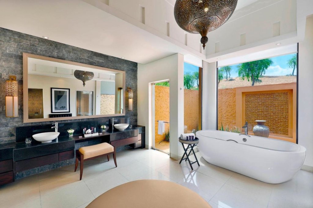 Рас-эль-Хайма: The Ritz-Carlton Ras Al Khaimah, Al Wadi Desert