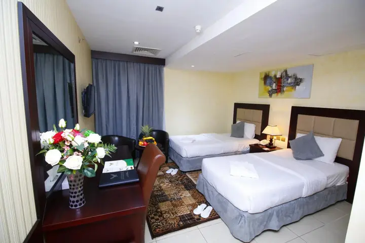 Дубай: Royal Falcon Hotel