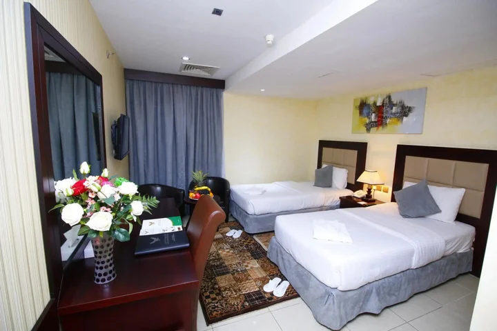 Дубай: Royal Falcon Hotel