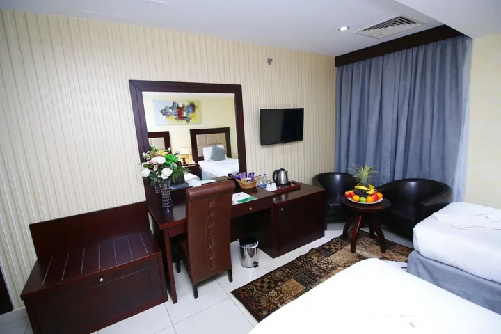 Дубай: Royal Falcon Hotel