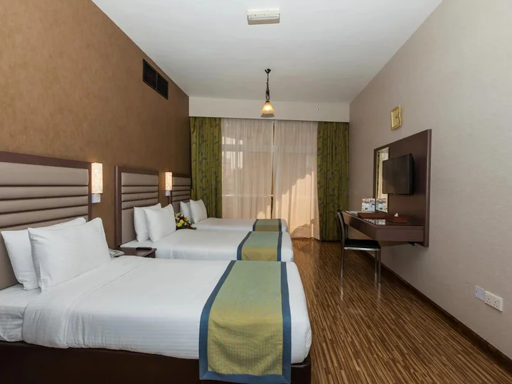 Дубай: Royal Falcon Hotel