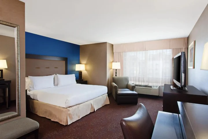 Дубай: Royal Falcon Hotel